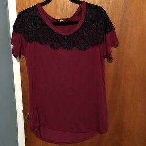 🌸3 for $10 Buckle top maroon red with black lace